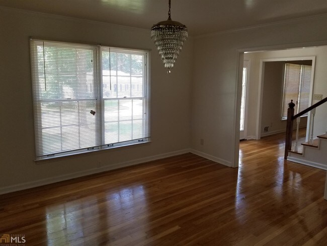 Building Photo - 3215 Kingsdale Dr SW