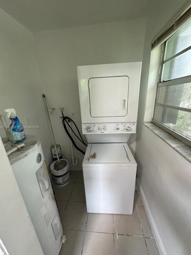 Foto del edificio - 866 NW 70th St