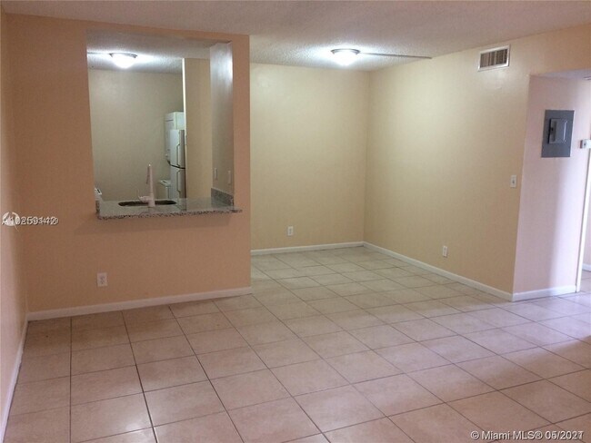 Foto del edificio - 1009 Twin Lakes Dr