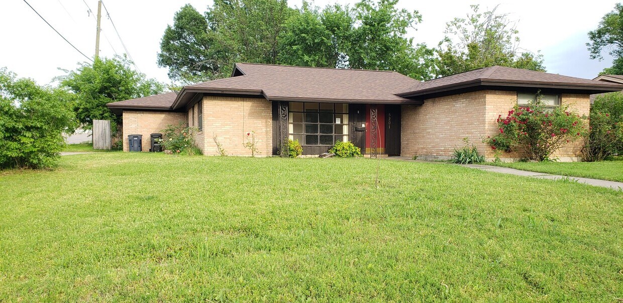 Primary Photo - 3 Bedroom 2 Bathroom Home with Garage