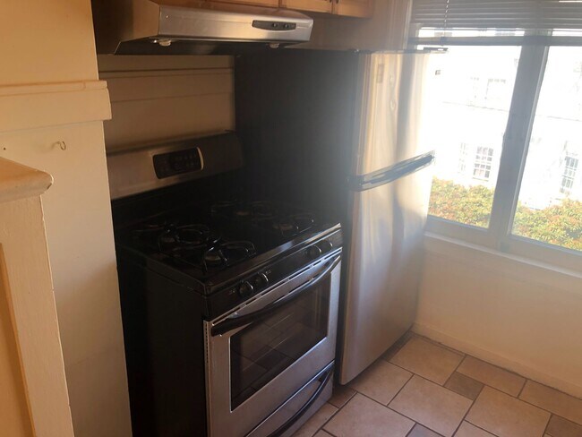 Foto del edificio - Top Floor Remodeled Lower Haight one bedro...