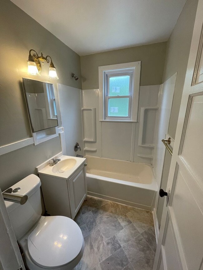 Building Photo - 422-426 Cedar Drive