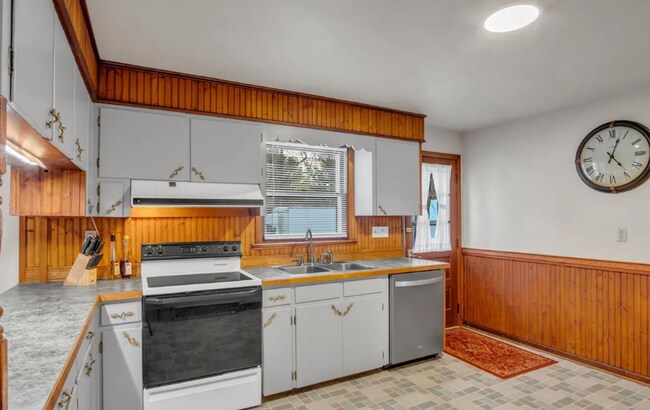 Foto del edificio - 4 Bedroom homestead on 6.68 acres