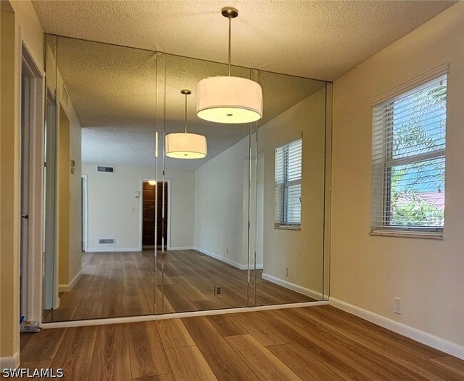 Foto del edificio - 301 6th Ave S