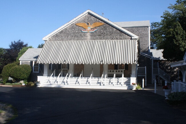 Building Photo - 543 Main St