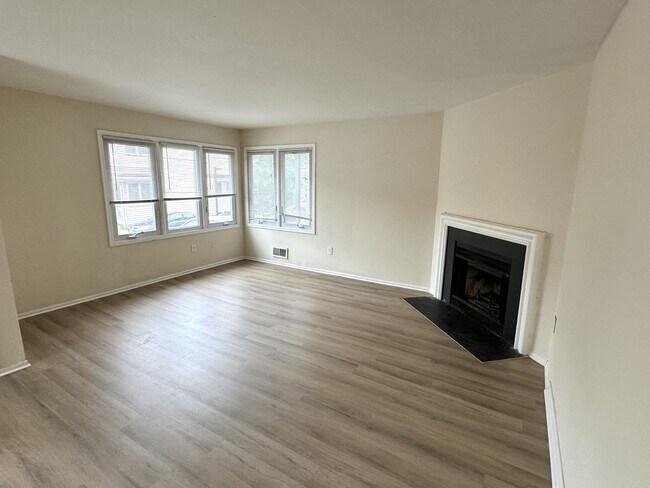 Foto del edificio - 3 bedrooms, 2.5 bathrooms