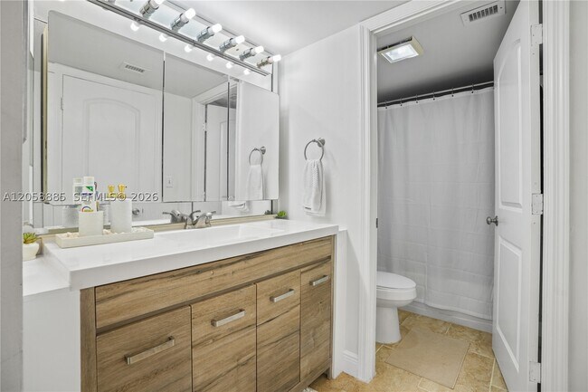 Foto del edificio - 3200 Port Royale Dr N