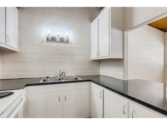 Foto del edificio - 6095 S Sterne Pkwy