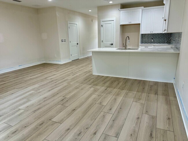 Foto del edificio - 362 Cloverdale Blvd