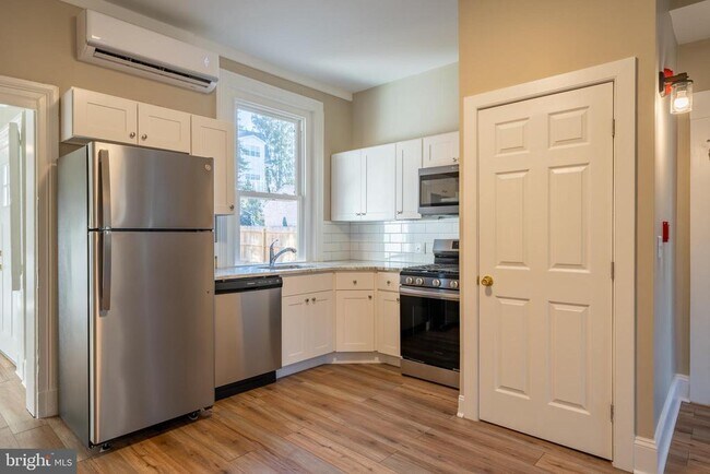 Building Photo - 327 N High St