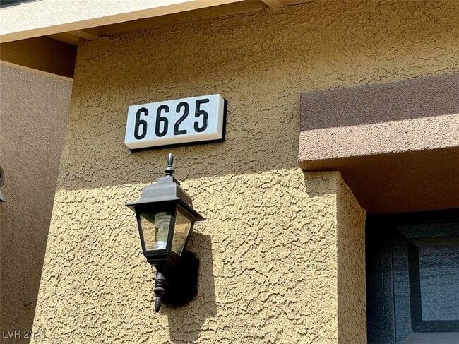Foto del edificio - 6625 Rocky Reef St