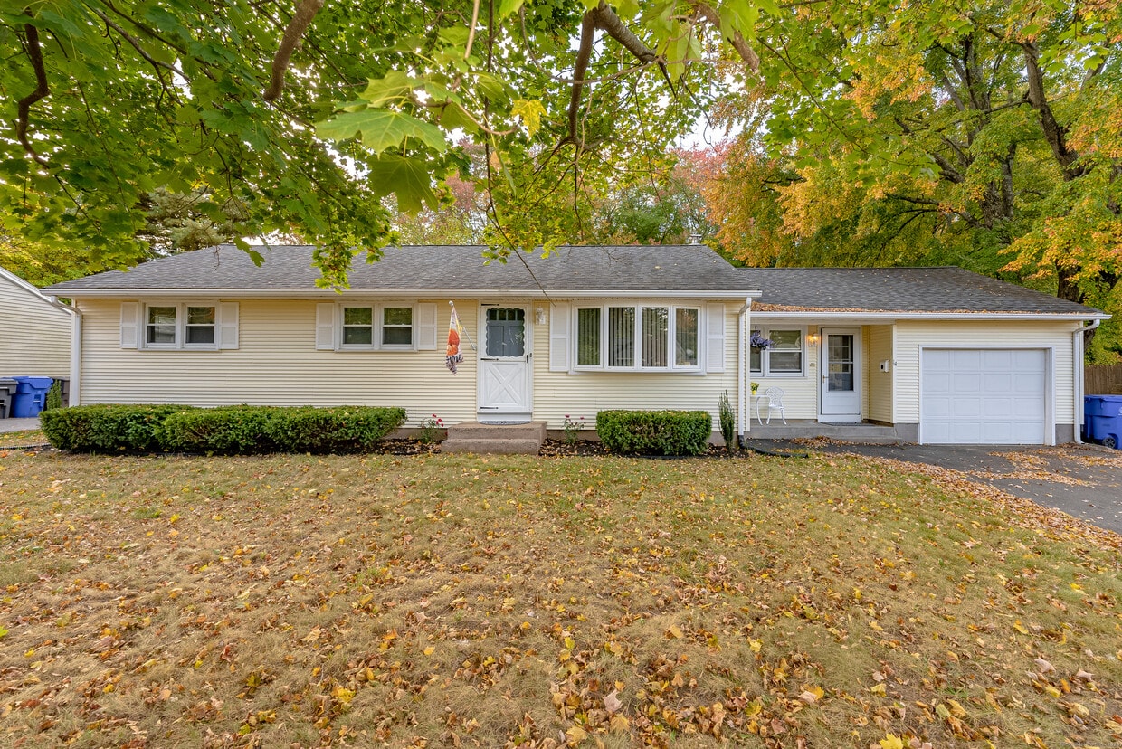 Primary Photo - 14 Alaimo Dr