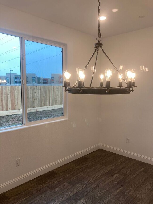 Building Photo - New Moraga Beauty!