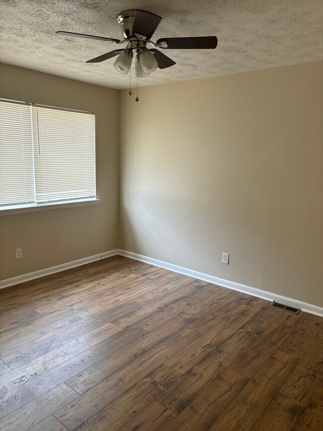 Foto del edificio - 923 Pine Oak Trl