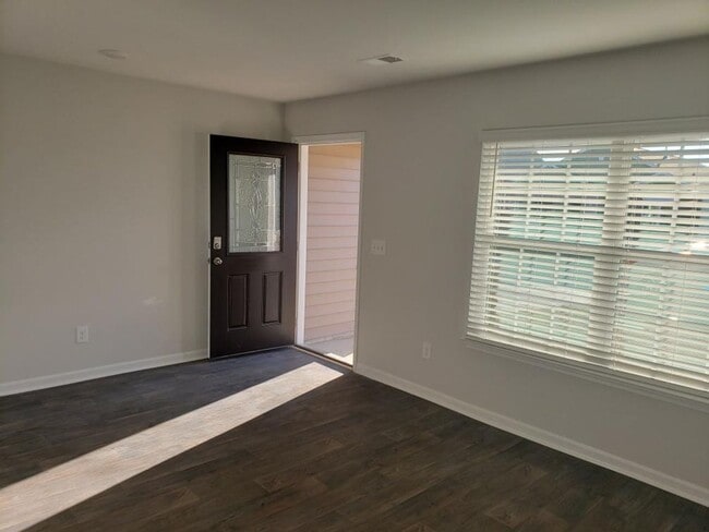 Foto del edificio - 2 story home in Lake Tyler