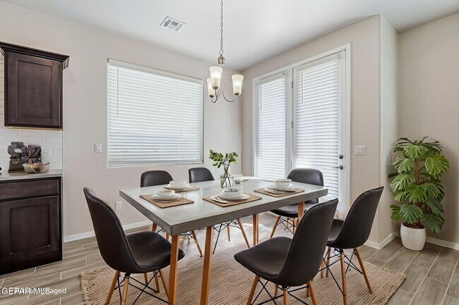 Foto del edificio - 13704 Harbottle St