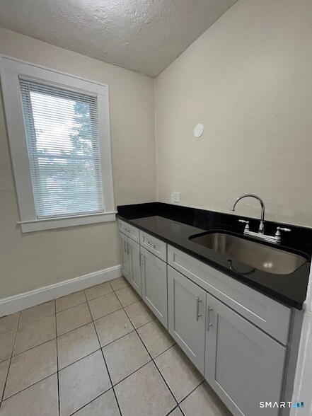 Foto del edificio - 232 Enfield St