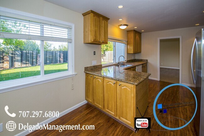 Foto del edificio - Benicia 4 bedroom home backs up to open space