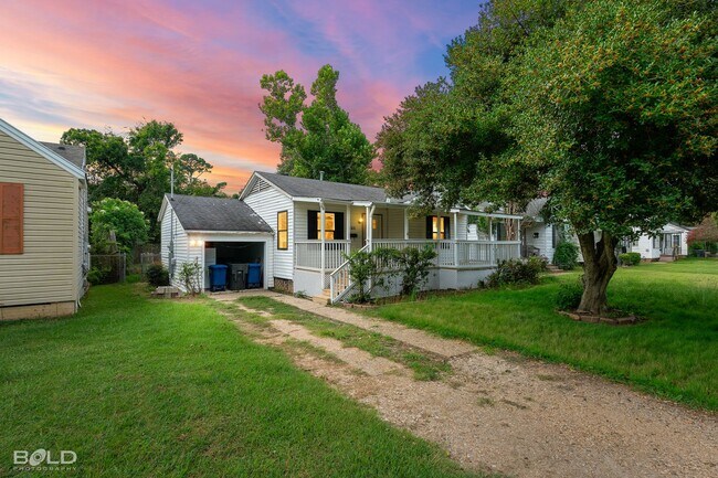 Foto del edificio - 237 E Elmwood St