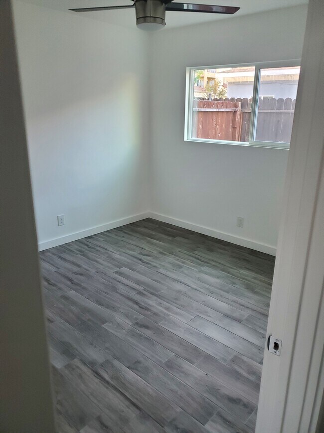 10012 San Anselmo Ave Unit B, South Gate, CA 90280 Apartments in