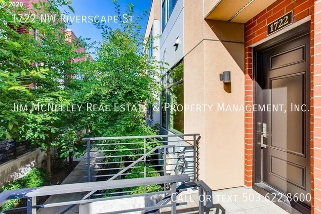 Building Photo - Available Now! 2 Bed/ 2.5 Bath Condo w/ De...