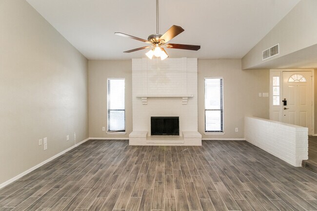 Building Photo - 4244 Ireland St