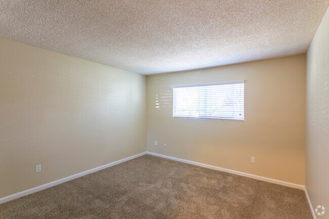 1 BR, 1 BA - 650 SF - Maple View Apartment