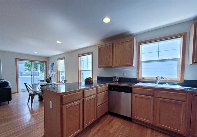 Building Photo - Great TownHome For Rent