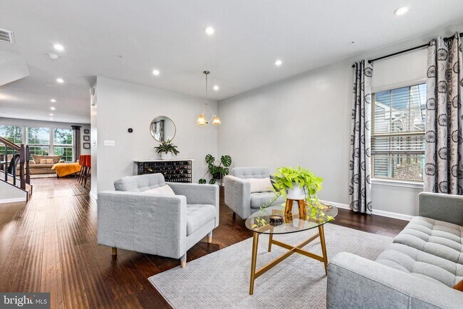 Foto del edificio - 10124 Dorsey Ln