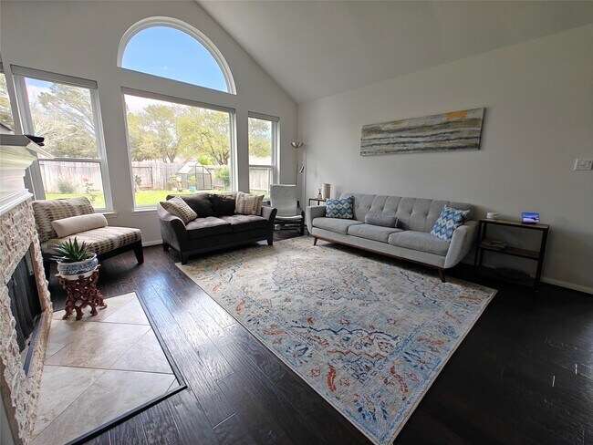 Foto del edificio - 5902 Mettler Ln