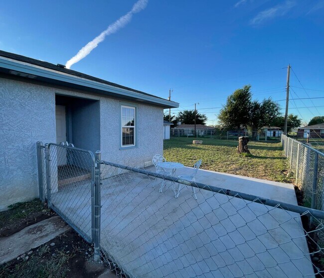 Foto del edificio - 1704 W 17th Ln