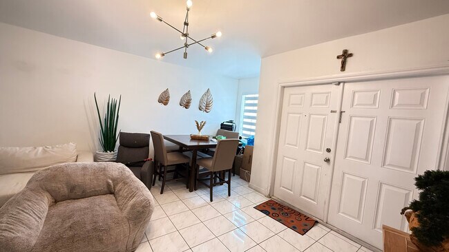 Foto del edificio - 9149 NW 119th Ter