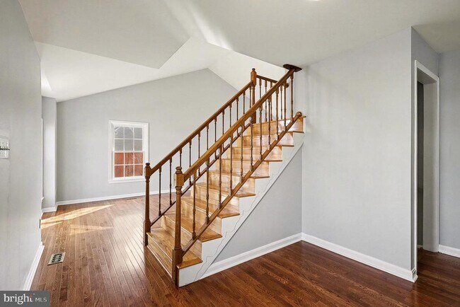 Foto del edificio - 5819 Stone Ridge Dr