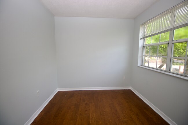 Foto del edificio - 18308 NW 68th Ave
