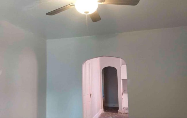 Building Photo - 807-807 Bedford St