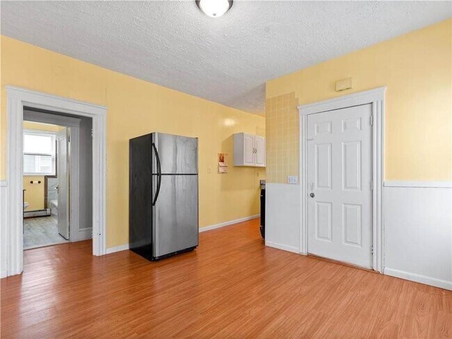 Building Photo - 131-133 Lenox Ave