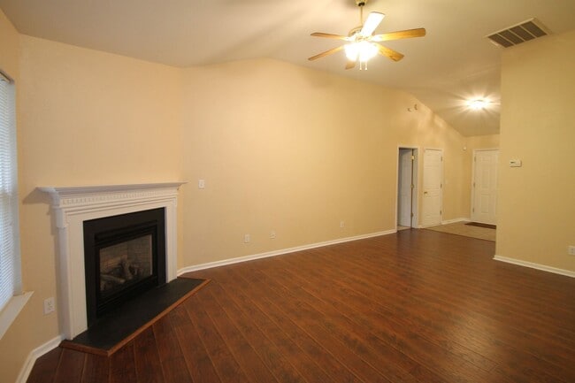 Foto del edificio - Exclusively offered by MUSE REALTY, LLC