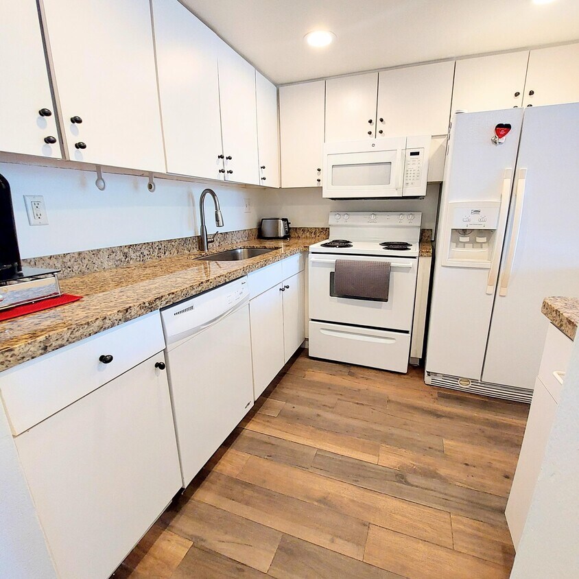 Foto principal - 1830 Embassy Dr