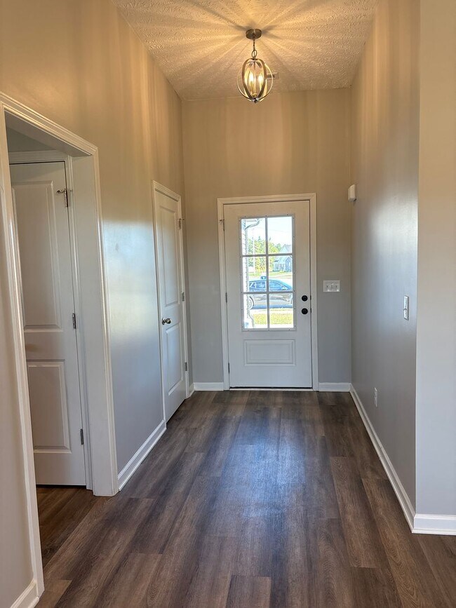 Foto del edificio - BEAUTIFUL 3 BEDROOM 2 BATHROOM HOME IN SCE...