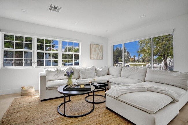 Building Photo - 1610 Polk St