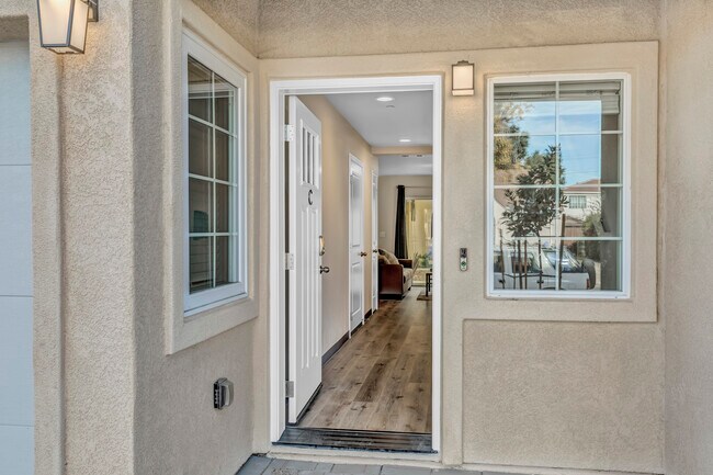 entry - 424 E Mill St