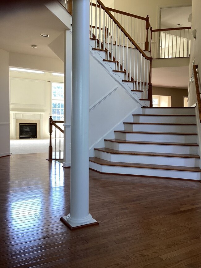Building Photo - House in Country Club Estates