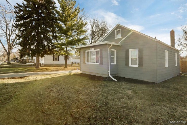 Building Photo - 11052 Studebaker Ave