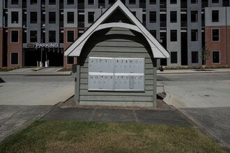 Building Photo - 2568 E Glenn Ave