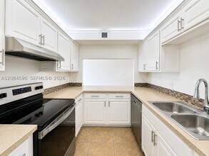 Building Photo - 9430 Live Oak Pl