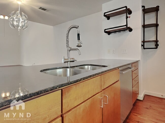 Foto del edificio - 6913 Ardmore St