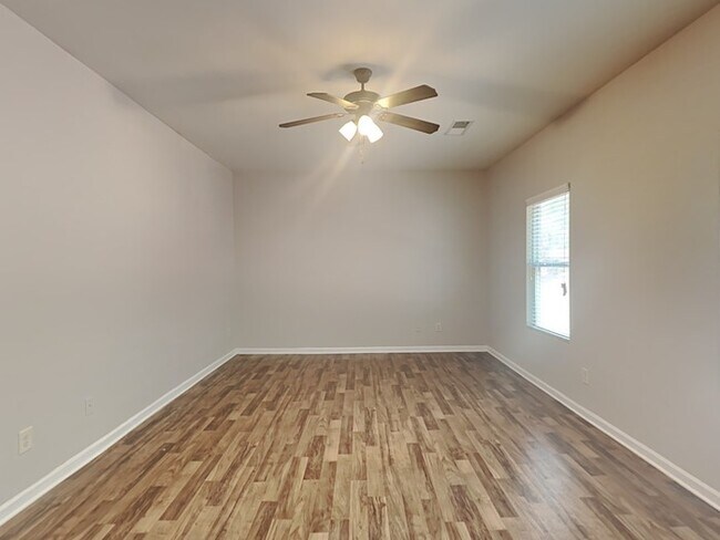 Building Photo - $500 OFF!!! Lovely 4 Bedroom home in Lawre...