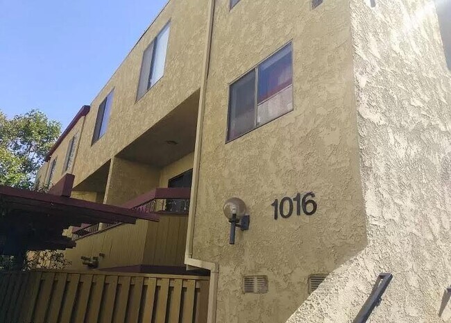 Foto del edificio - 1016 S Marengo Ave