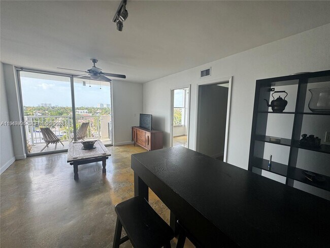 Foto del edificio - 2000 NE 135th St