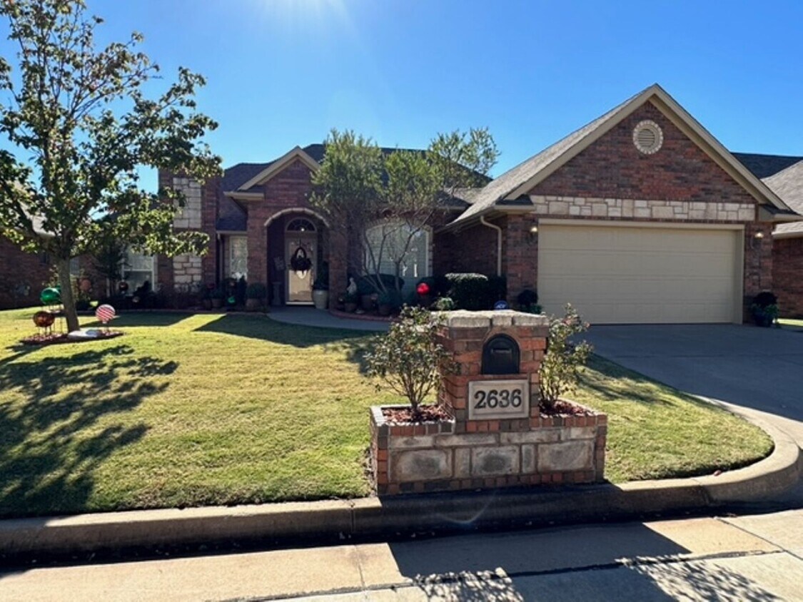 Beautiful Home in a Gated Community Comm... House Rental in Edmond